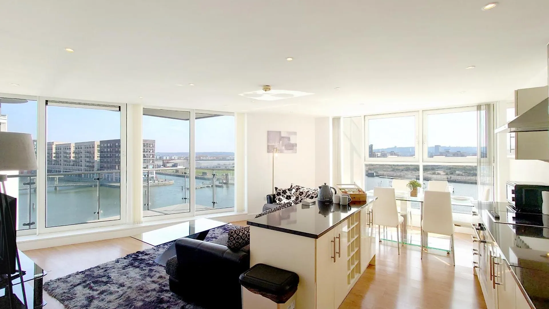 Serviced Two Bed Apartment London Docklands Beckton