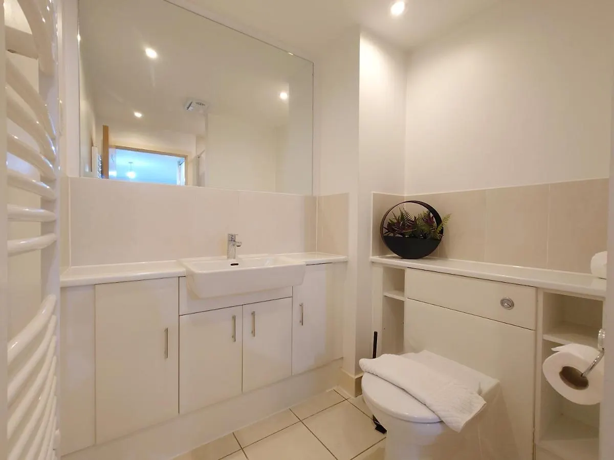 Serviced Two Bed Apartment London Docklands Beckton
