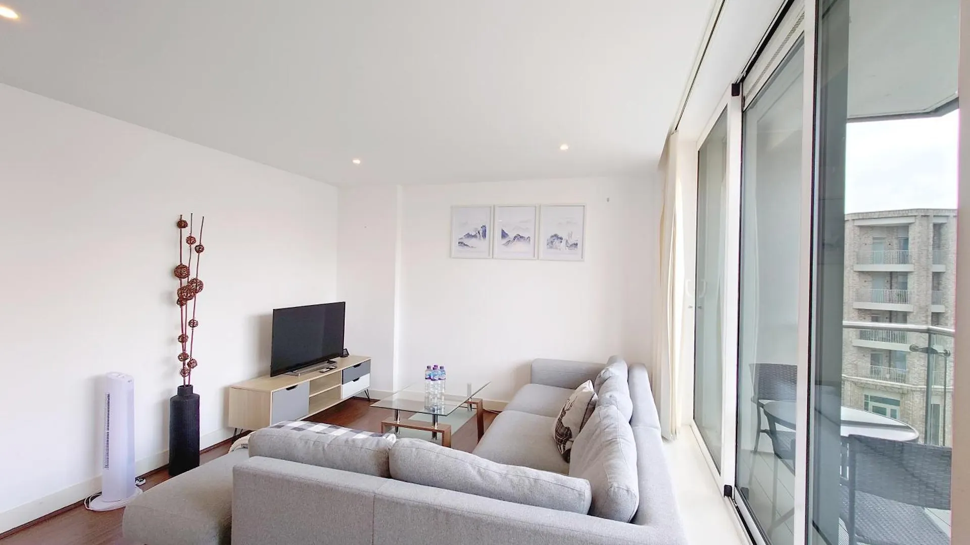 Serviced Two Bed Apartment London Docklands Beckton 0*,