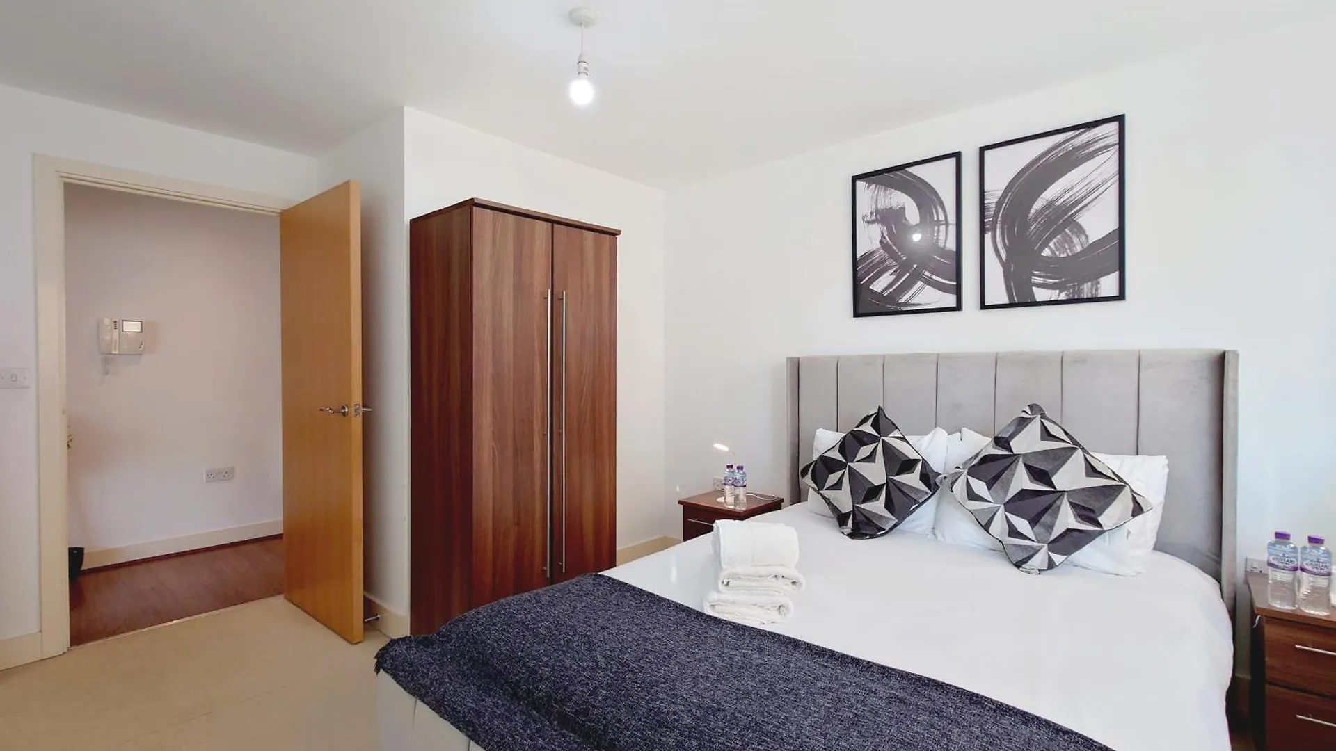 Serviced Two Bed Apartment London Docklands Beckton