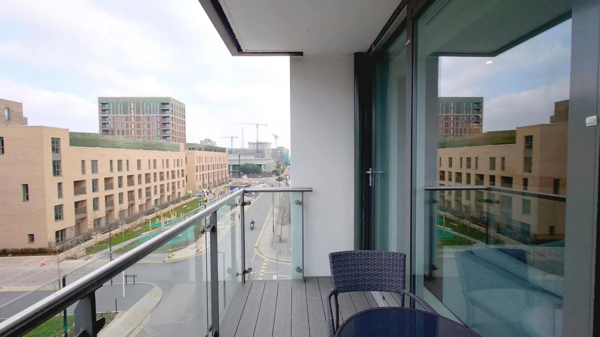 Serviced Two Bed Apartment London Docklands Beckton