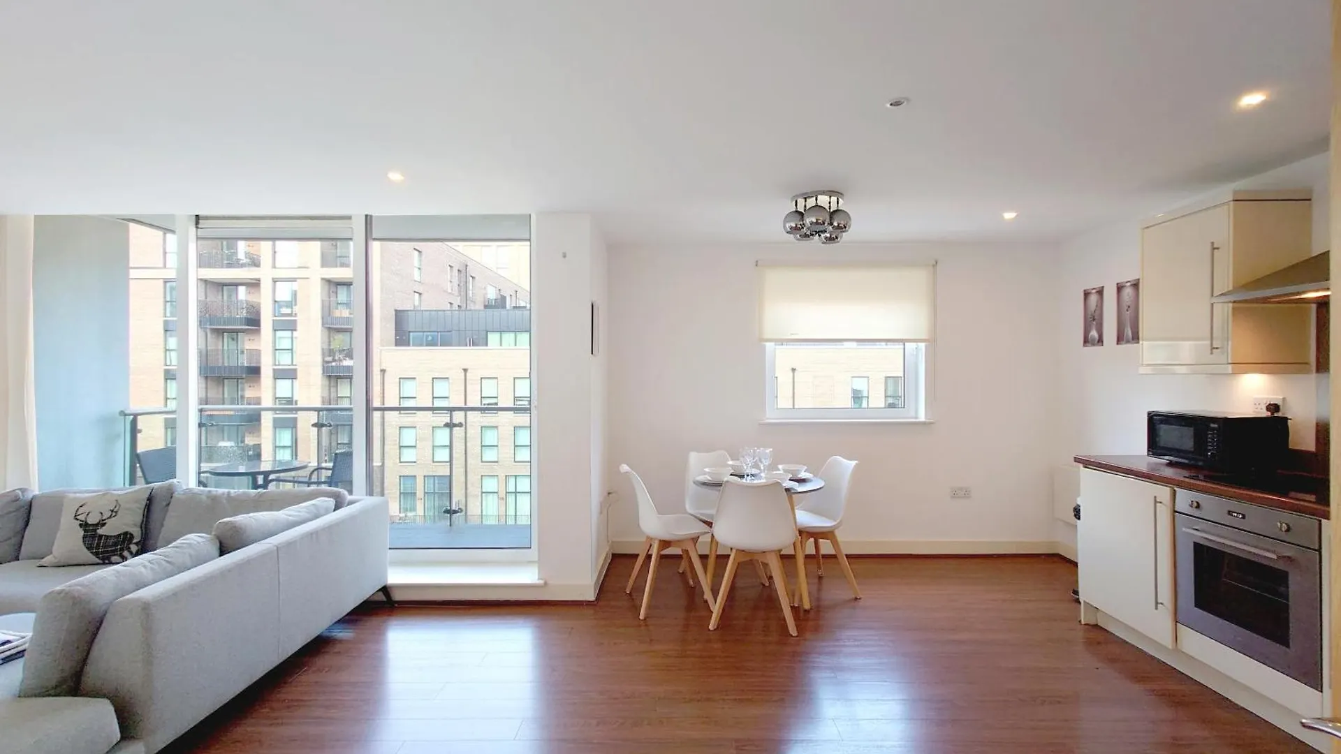 Serviced Two Bed Apartment London Docklands Beckton