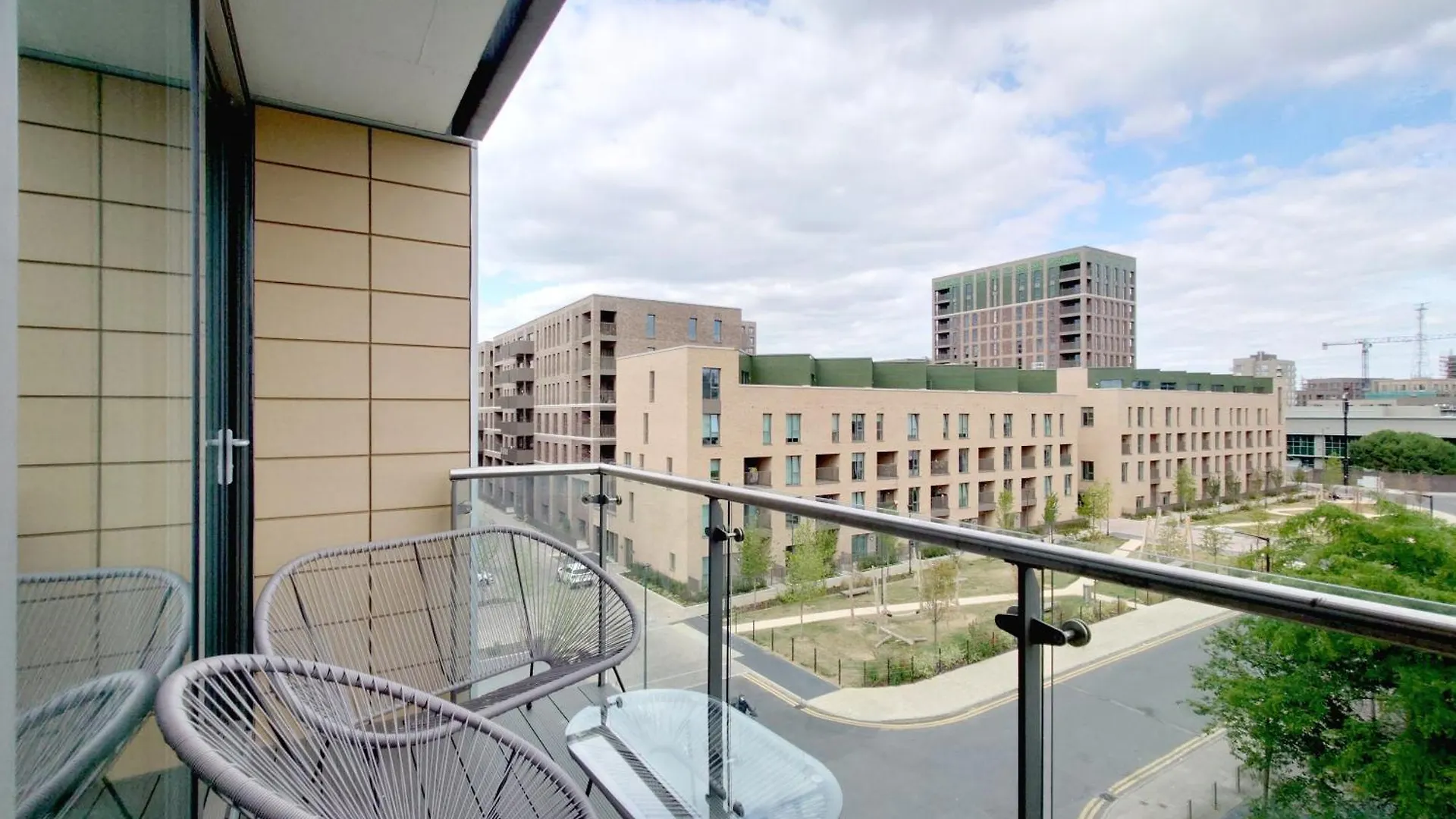 Serviced Two Bed Apartment London Docklands Beckton