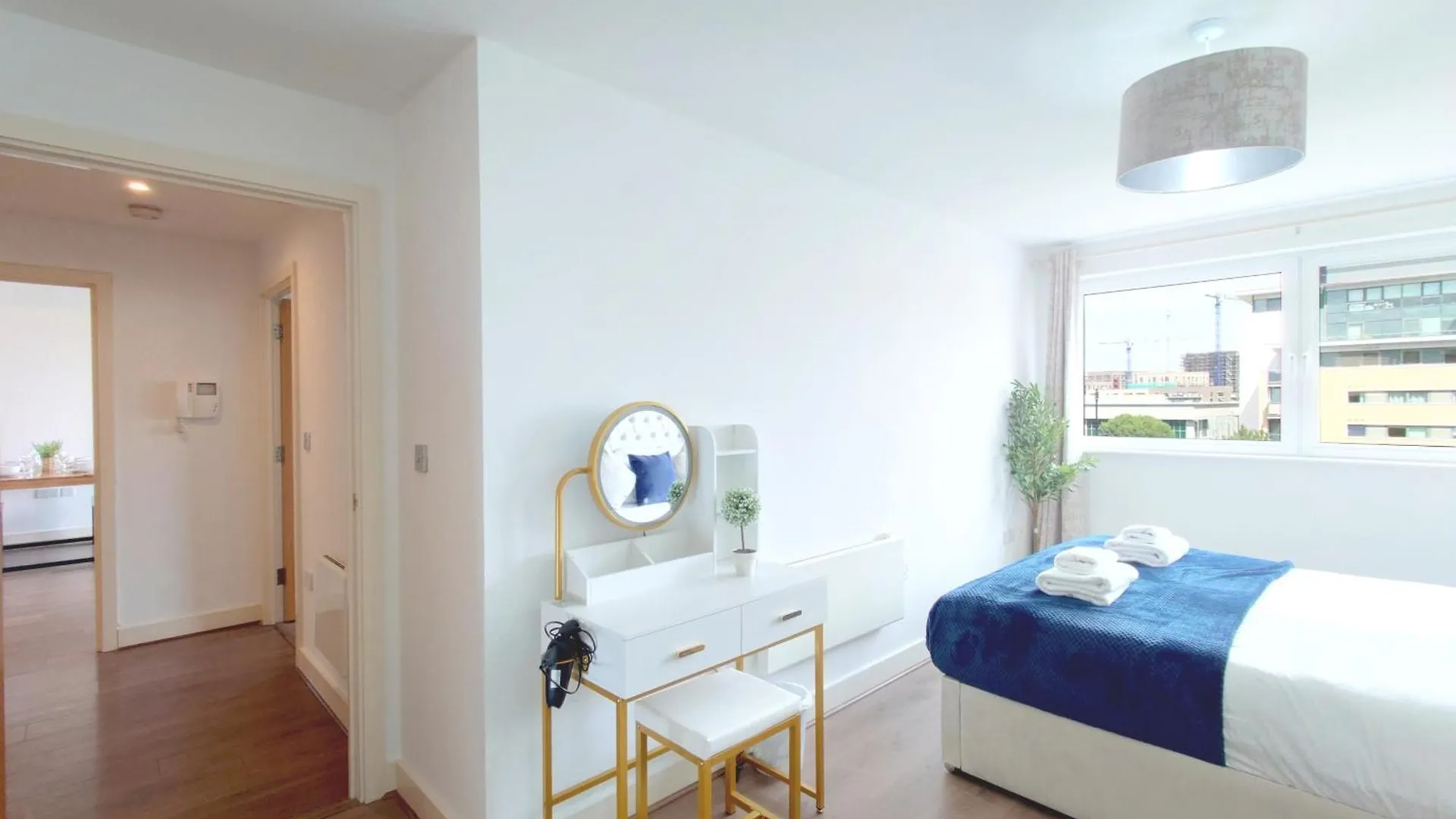 Serviced Two Bed Apartment London Docklands Beckton