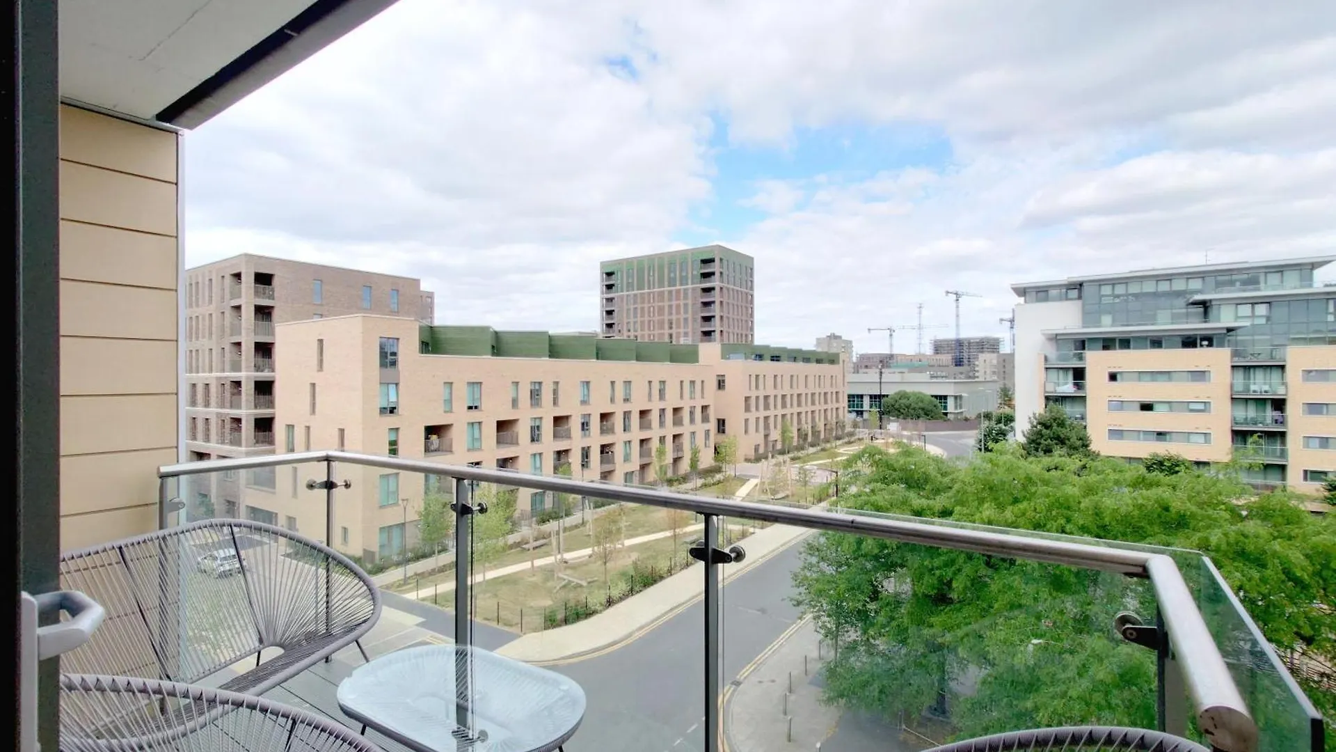 Serviced Two Bed Apartment London Docklands Beckton