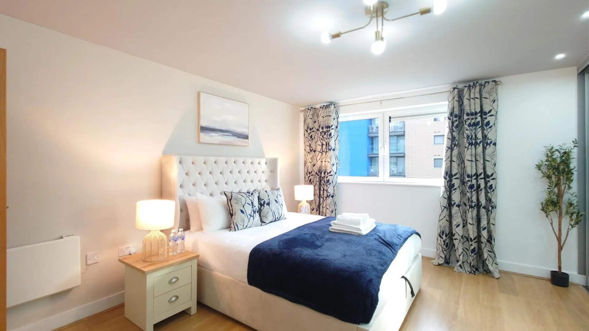 Serviced Two Bed Apartment London Docklands Beckton