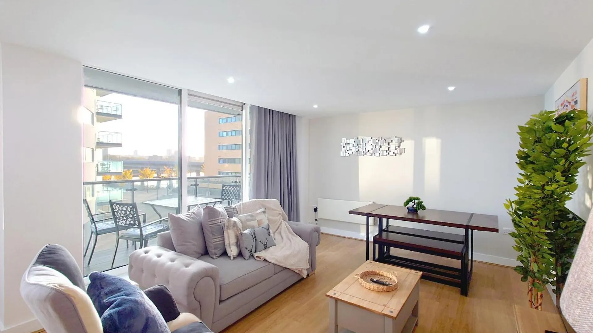 Serviced Two Bed Apartment London Docklands Beckton