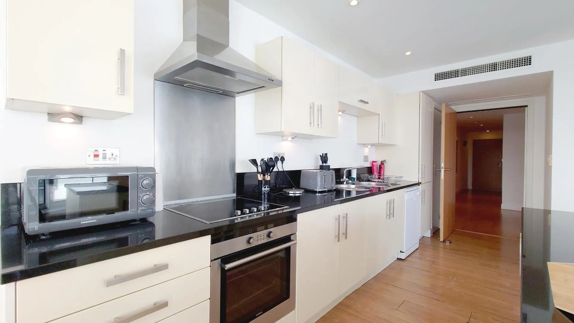 Serviced Two Bed Apartment London Docklands Beckton 0*,