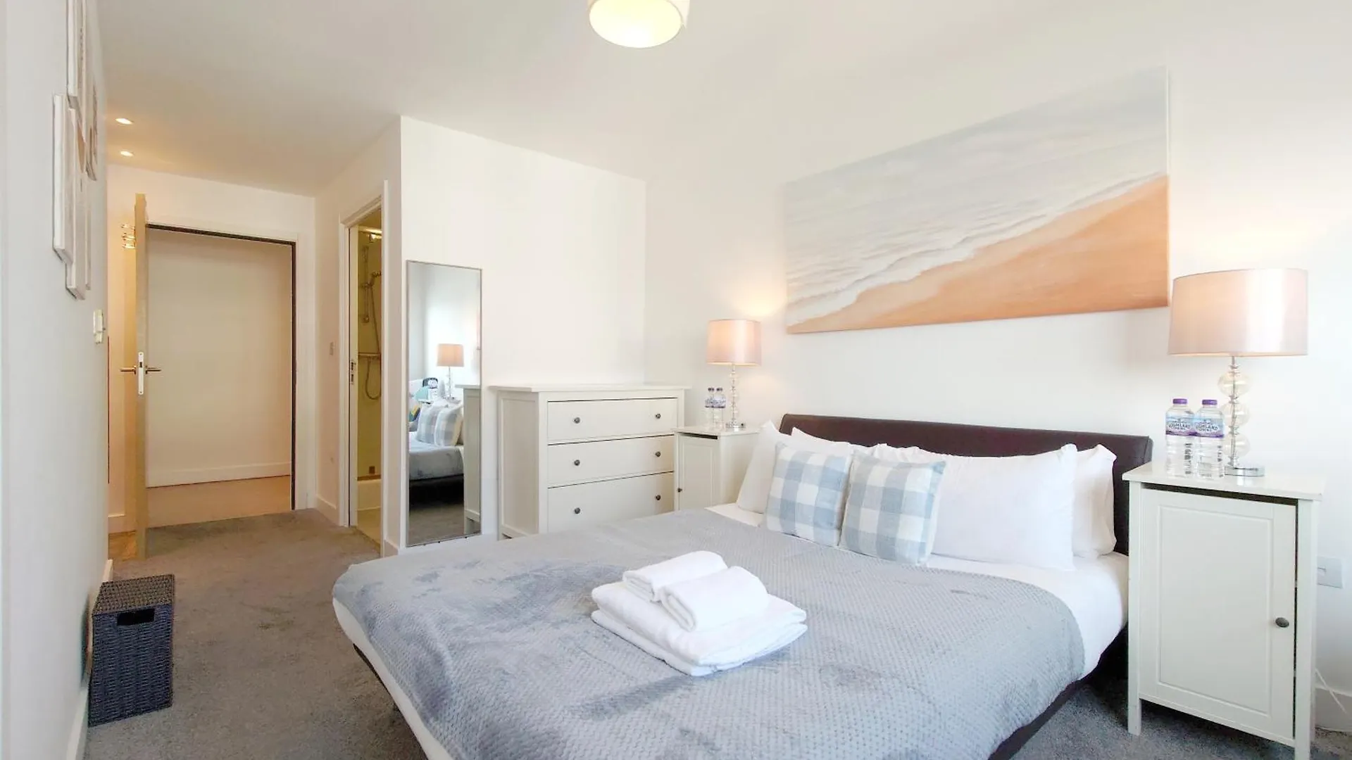Serviced Two Bed Apartment London Docklands Beckton