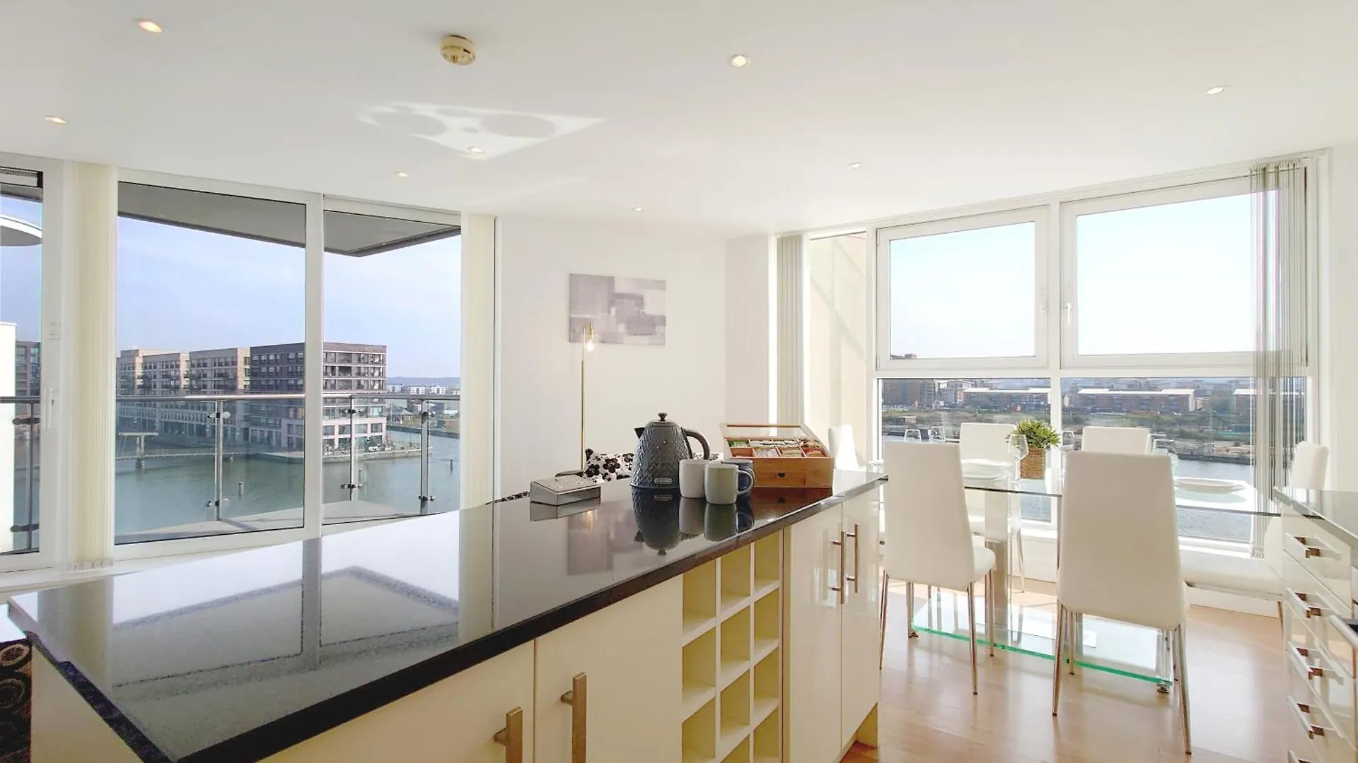 Serviced Two Bed Apartment London Docklands Beckton